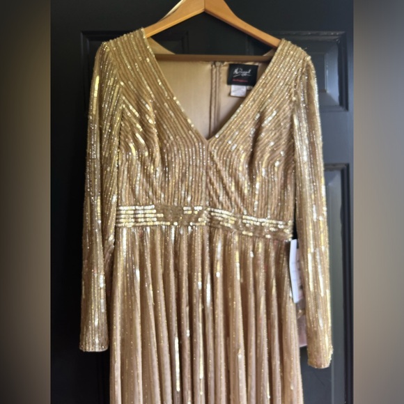 Mac Duggal Long Sleeve V-Neck Gold Gown - Picture 16 of 16